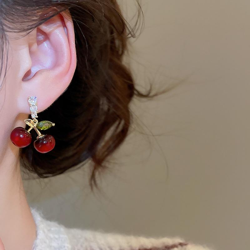 Orecchini Pendenti Ciliegia Rossa in Resina con Zirconia Cubica Rossa Lucida per Donna Placcati in Oro Vero Rame Gioielli Casual