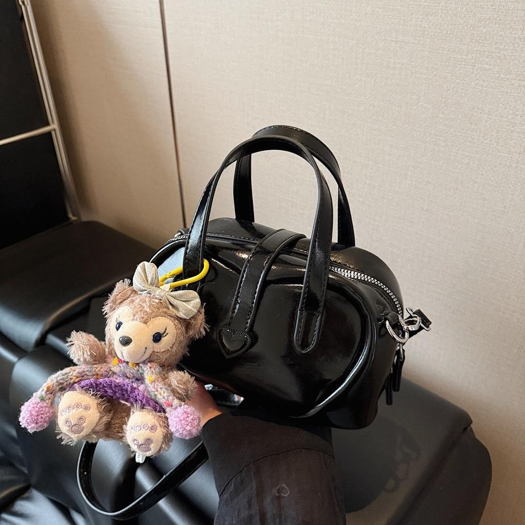 Simple and Versatile Handbag, High-end Texture Fashionable Commuter Bag, Women's 2025 Summer New Ins Wind Small Square Bag