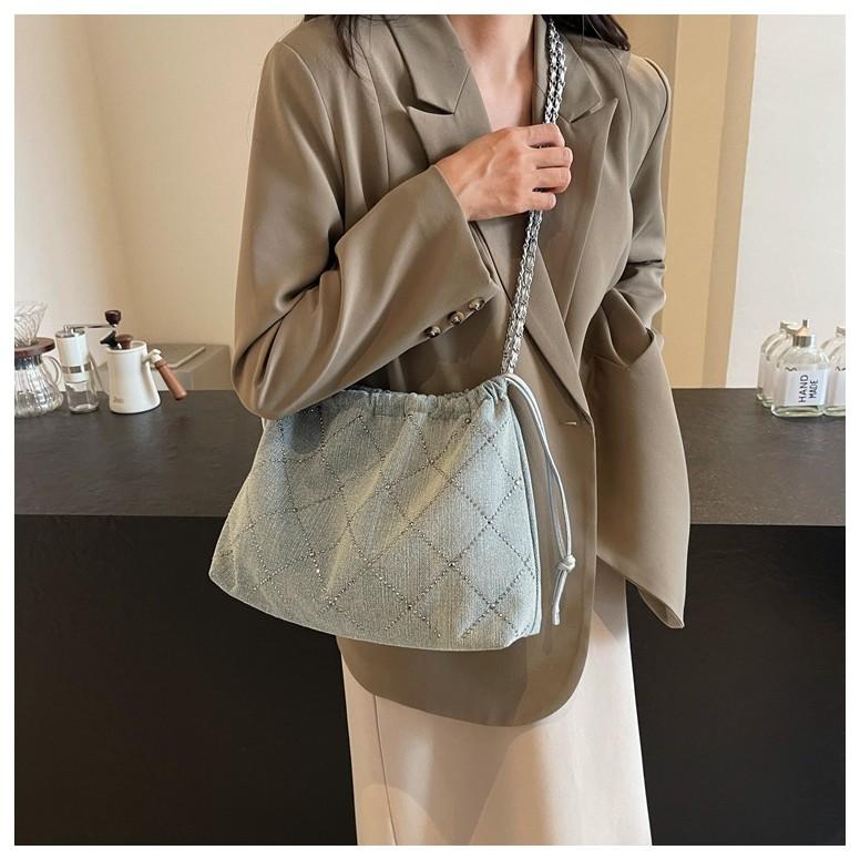 IELGY Denim Bag Female Large Capacity Casual Fashion Chain Crossbody Bucket Bag