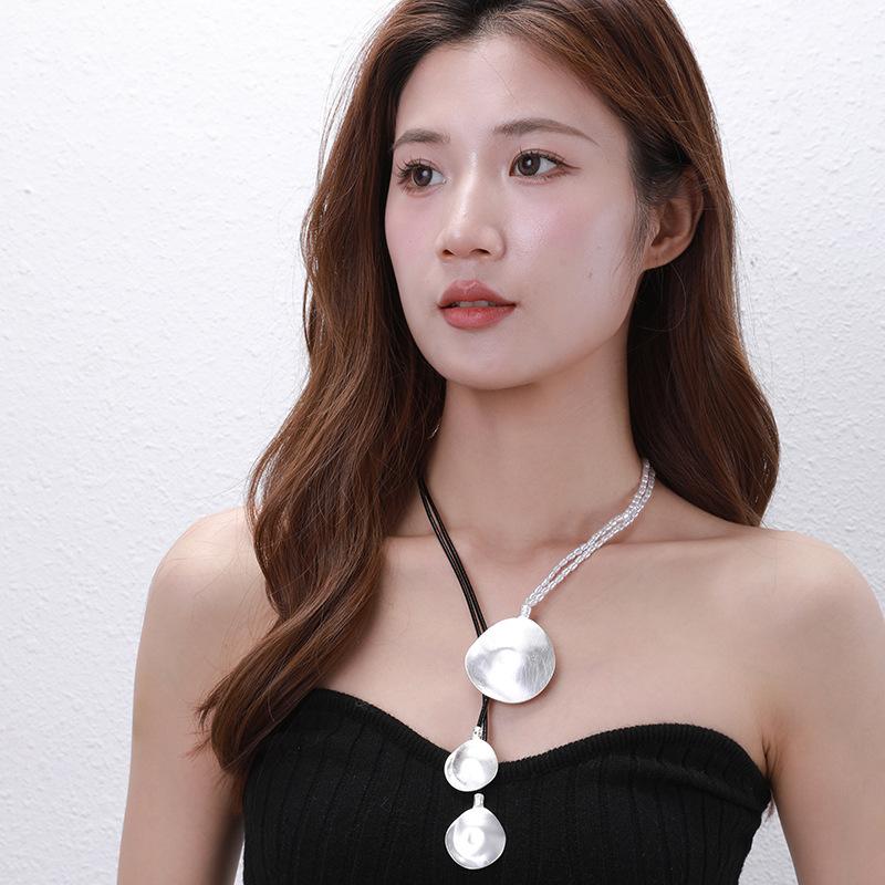 New pendant necklace, geometric premium clavicle chain, women's fashion versatile pearl style