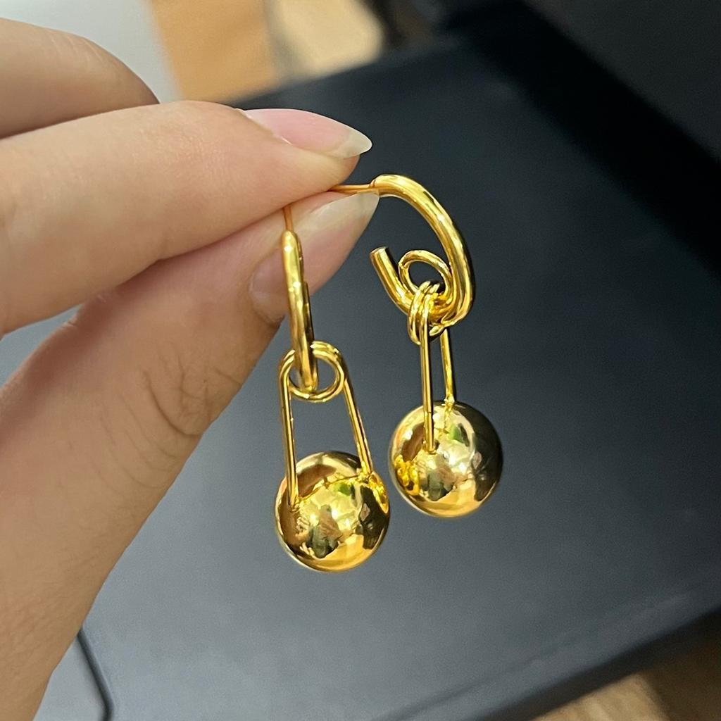 French Personality Design Sense Ball C-Shaped Earrings Femininity Light Luxury High Sense Cold Wind Stud Earrings