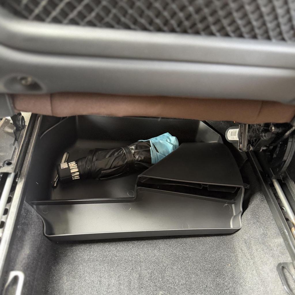 Volvo XC60/XC90 (2018-2026) Pudełko do przechowywania pod siedzeniem kierowcy