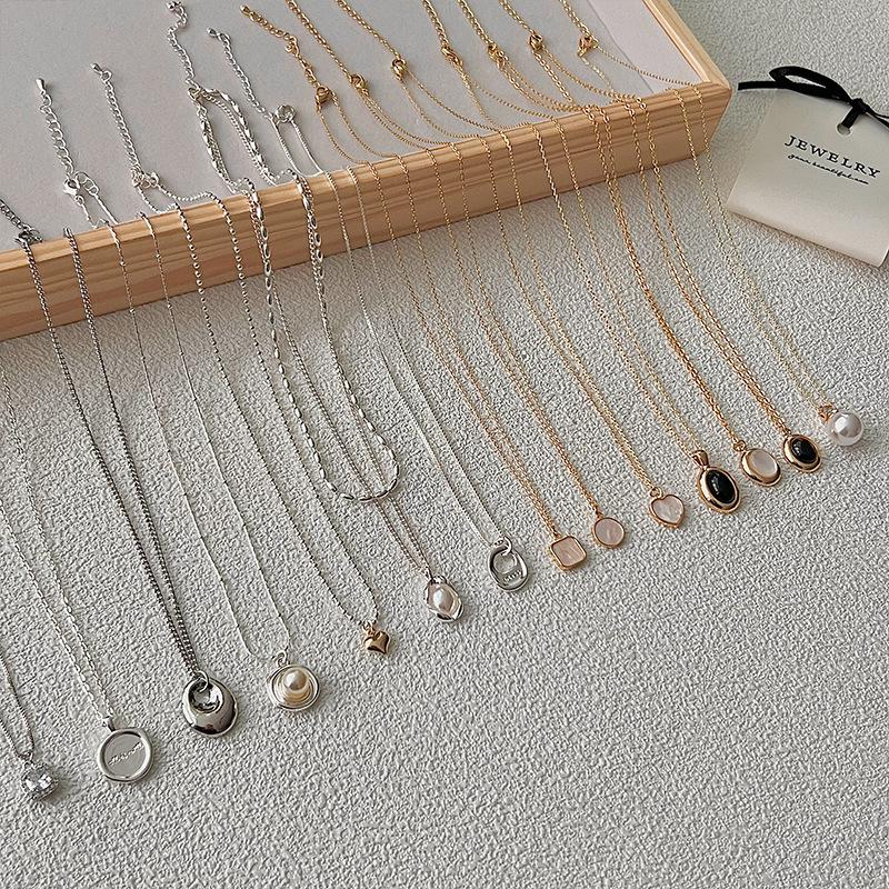 Elegant Metal Heart Clavicle Necklace for Women - Light Luxury Design