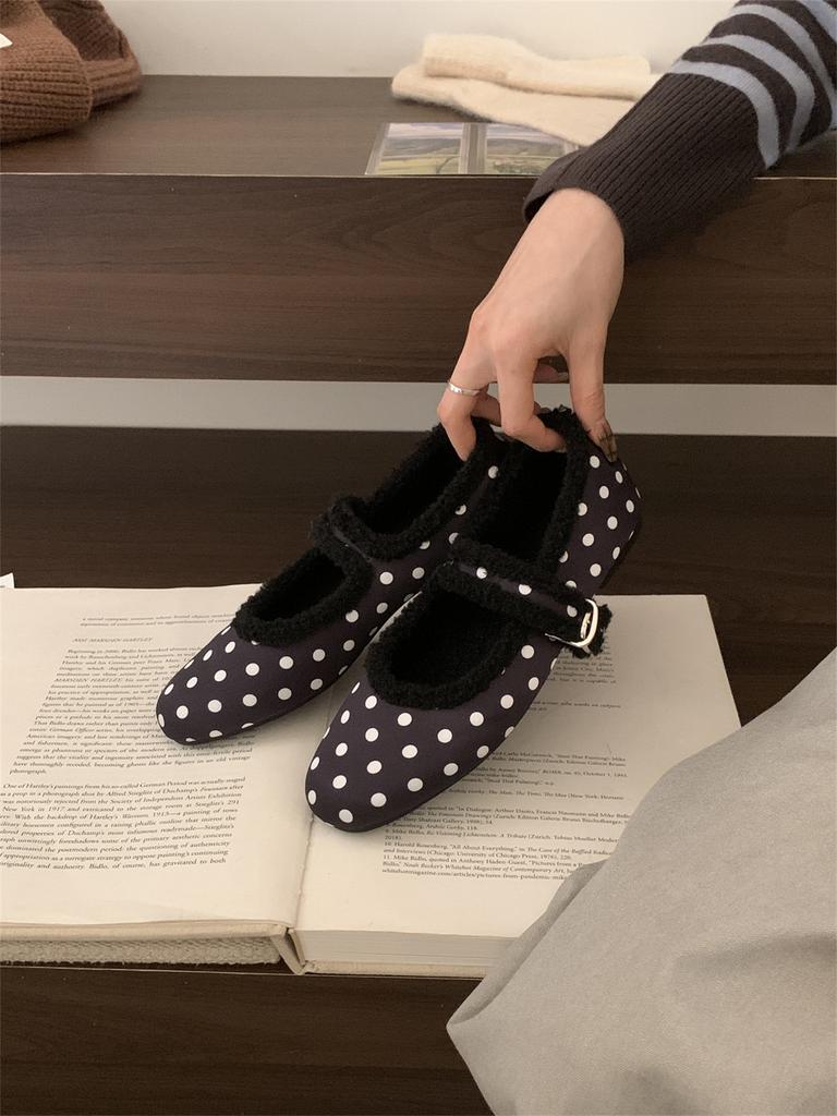 2025 autumn and winter new retro round head fashion plush one-word buckle single shoes women's plush warm soft-soled flat-soled single shoes