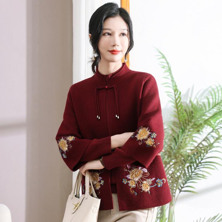 Damen Frühlings- und Herbst-Kleidung für Schwiegermutter-Hochzeitsbankette Neue Chinesische Herbstkleidung Ausländischer Stil Gestricktes Zweiteiliges Pullover-Jackett