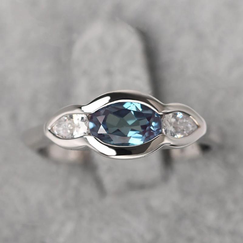 Huitan Blue/White Cubic Zirconia Rings for Women Creative Engagement Wedding Band Accessories Temperament Elegant Lady Jewelry