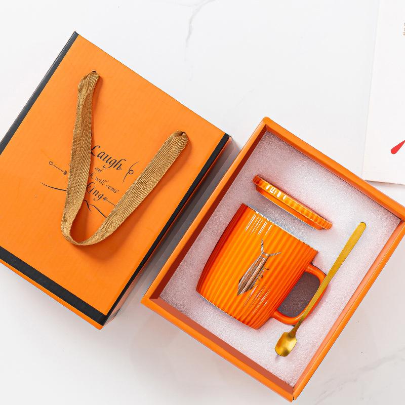 

Европейская керамическая кружка, набор полосатых кружек, парная кружка, рекламный подарок, сувенир single cup without spoon lid