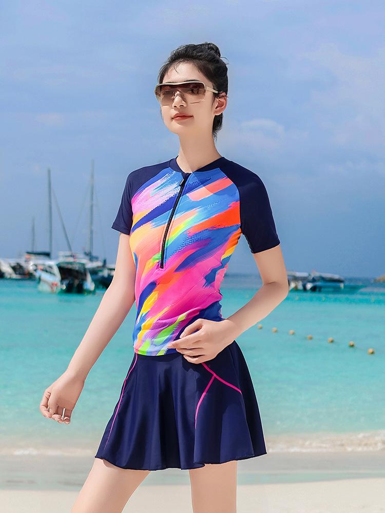 2025 Übergröße Sportliches Cover-Up Badeanzug mit Shorts im Split-Stil für Damen