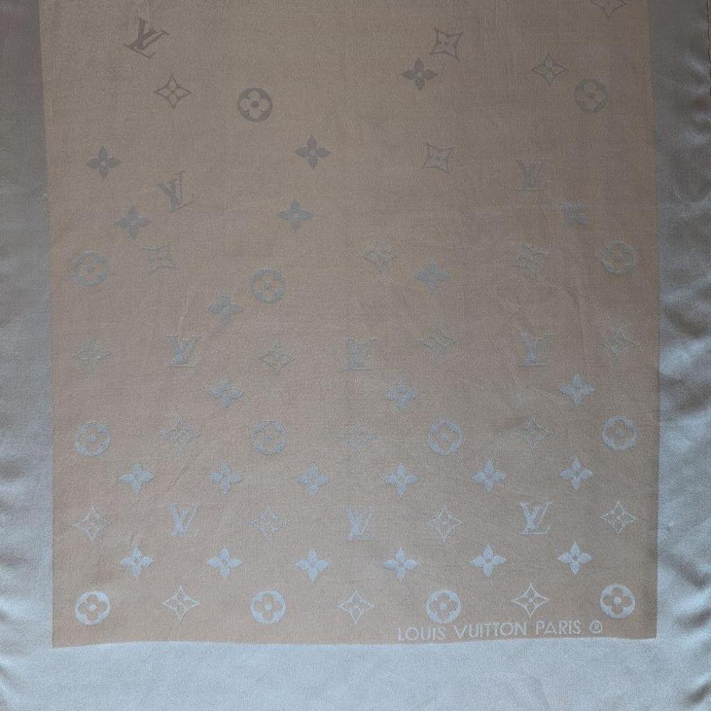 Б/у шелковый платок Louis Vuitton Monogram с бахромой и коробкой 875