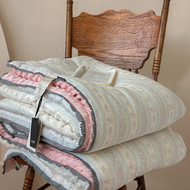 Mling Doudourong Comfort Quilt with Ruffled Edge