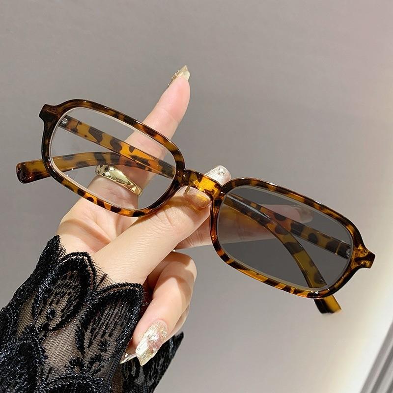 Light Sensitive Color Changing Myopia Glasses High-definition Small Frame Printed Glasses Anti Blue Light Glasses with Legs