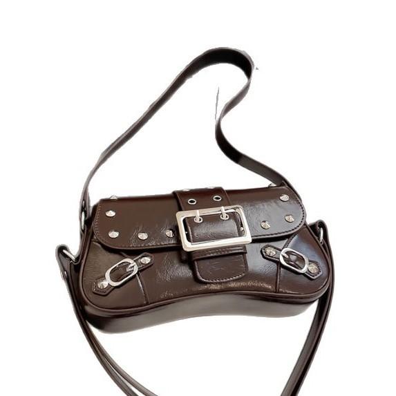 Trend hot-selling locomotive Spice Girl wind rivet design underarm shoulder bag niche design sense commuter versatile messenger bag