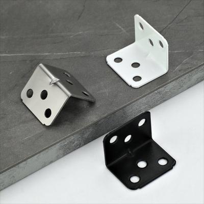 Accesorii și piese pentru mobilier – Capse unghiulare