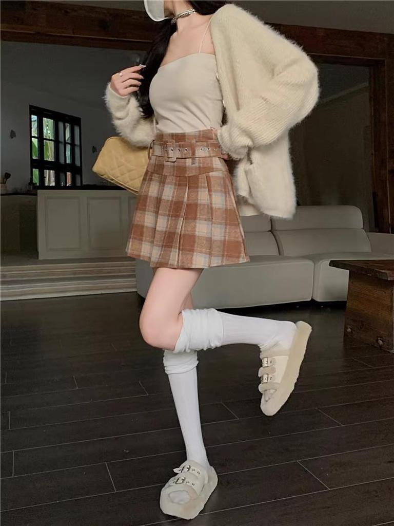 Chic Retro Plaid A-Line Skirt: High-Waist, Slimming, Pleated Woolen Skirt for Autumn/Winter