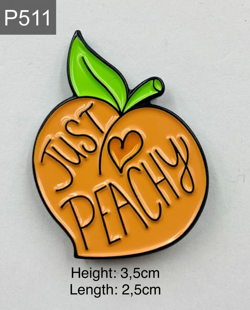 Neue Emaille Pin Just peachy Pfirsich Spruch Metall Stecker Geschenk Geburtstag 1 Stück