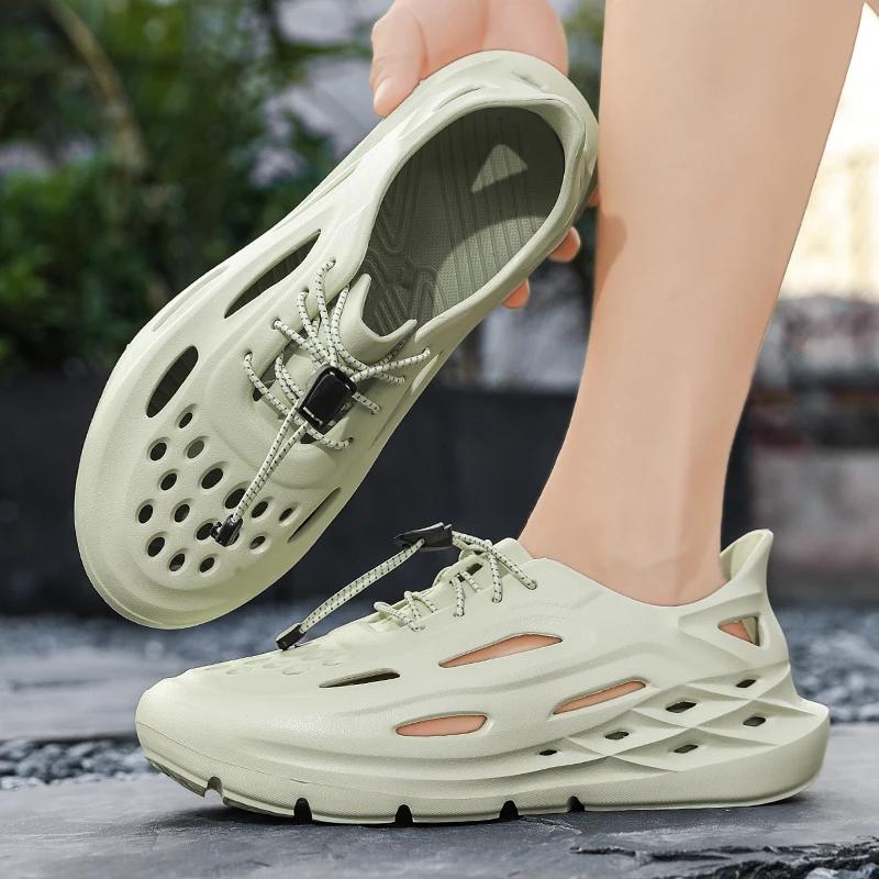 Fashion Summer Slip on Water Shoes Men Beach Sandals EVA Soft Hollow Mens Garden Shoes Designer Hole Breathable Slipper Runner Sneakers