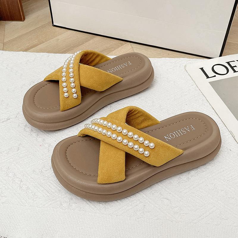 Versatile Pearl Women's Outer Wear 2025 Platform Summer Retro Slippers Skirt with Casual New Fashion Beach Sandals