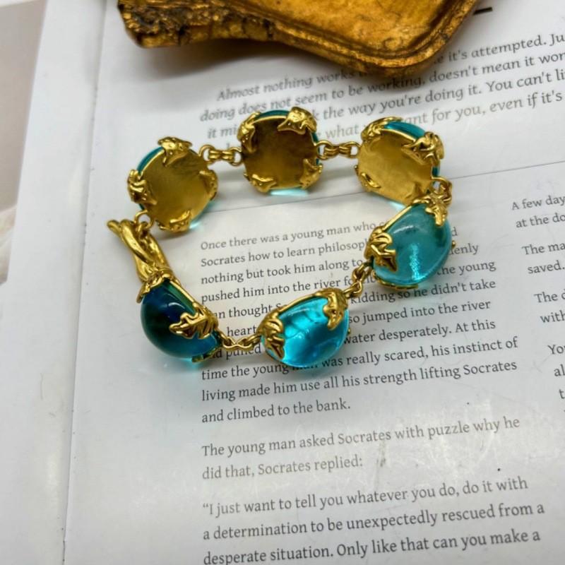 

Middle Aged Vintage Popular Item With Inlaid Glass Set Brass Electroplating Genuine Gold Color Preservation Heavy Industry Quality Jewelry