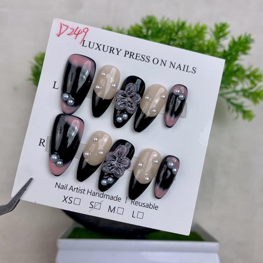 Handmade Armor European and American Wind Ice Through Shell Three-dimensional Carved Cat's Eye Almond Nail Removable Manicure