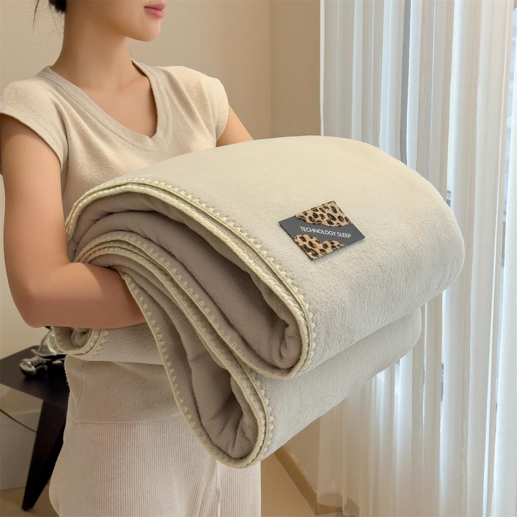 New Thick Velvet Autumn Winter Keep Warm Blankets for Bed Soft Fluffy Warmth Sofa Blanket Multifunctional Shawl Napping Blankets