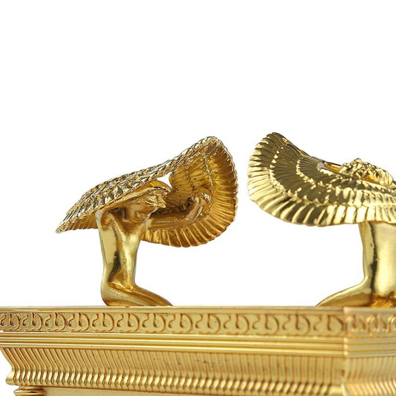 Die Replik der Bundeslade-Statue vergoldet mit Inhalt der Arche Aaron Rod