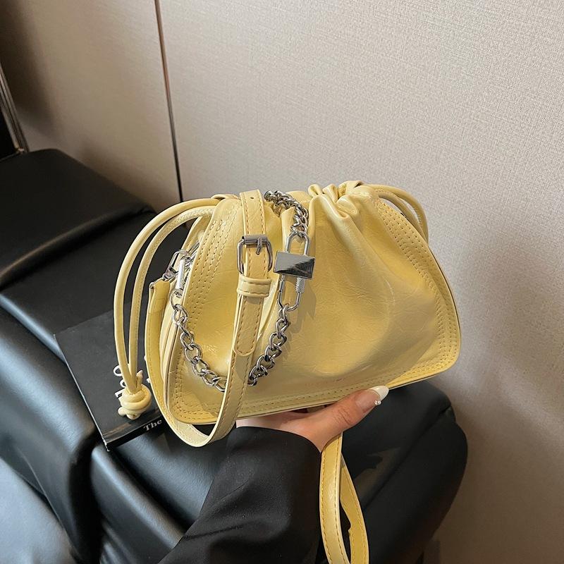 Fashion and popular bags New summer chain Niche shoulder bag Versatile messenger bucket bag