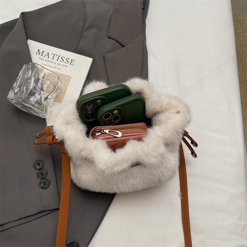 Winter New Fluffy Textured Casual Crossbody Bags Women Fashi Bucket Bag Korean Style Simple and Versatile Handle Shoulder Bag