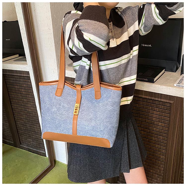 Women’s New Casual Retro Large-Capacity Commuter Shoulder Bag Color Block Armpit Tote Bag