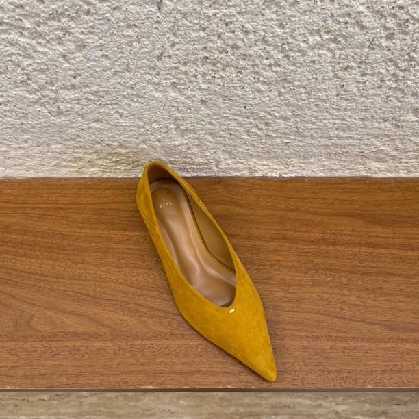 2025 new pointed Korean minimalist retro small single shoes~ autumn shallow mouth commuting versatile low-heeled women's shoes