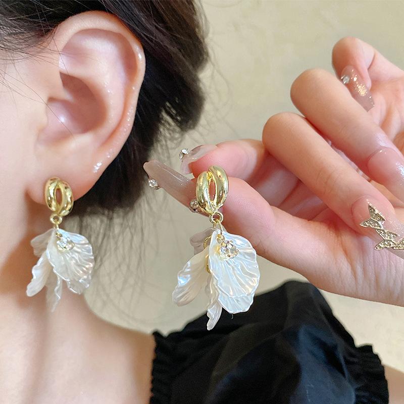 

Long Tassel Multilayer White Color Petals Dangle Earrings for Women Korean Style Punk Simple Jewelry Trend Accessories