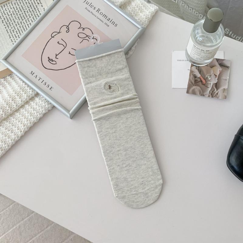 Ladies Autumn New Simple Assorted Cartoon Cute Embroidery Dog Straight Plate In The Tube Pile Socks
