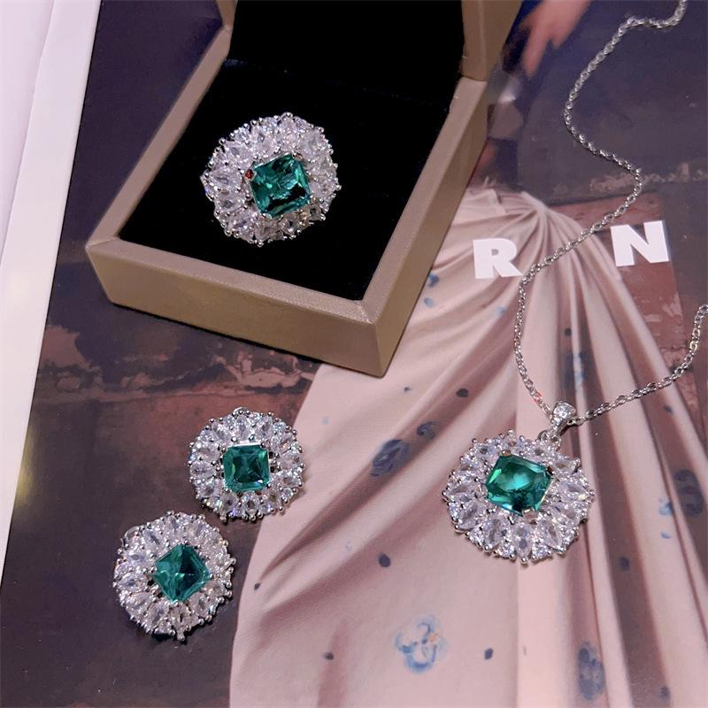Set di Gioielli Europeo Retrò di Alta Gamma con Zirconia Verde Lago Smeraldo e Marquise