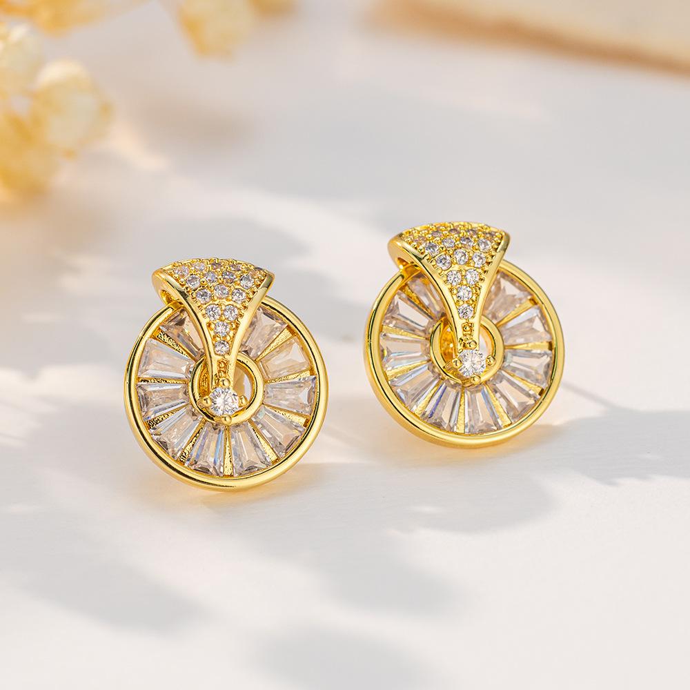 

Модные серьги-подвески для женщин золотой