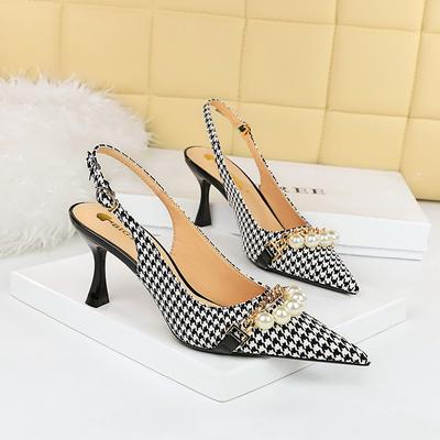 Damen-High-Heels mit karierter Stoffoberfläche, flachem Schnitt, spitzem, hohlem Rückenriemen und Perlenmetallkette