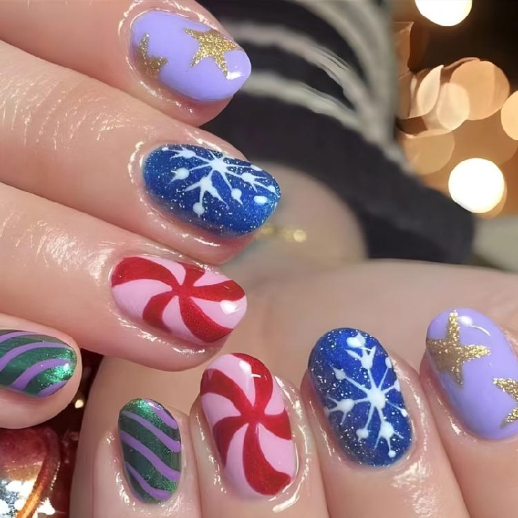 

24 Pcs Christmas Artificial Nail Short False Nail Snowflake Full Cover Stick on Nail All-matching Press On Nail 1