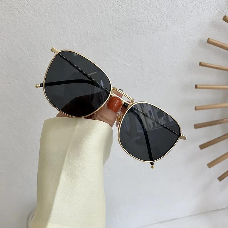 Fashion Metal Square Sunglasses Female Male Stylish Round Shape Sun Spectacles Gafas De Sol Ladies Retro Black Driving Use Shades UV 400 Protection