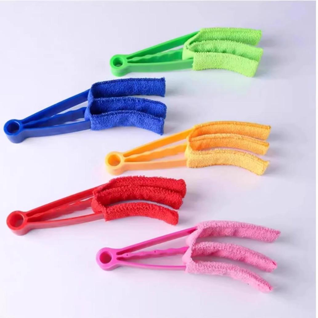 

Electric Fan & AC Outlet Dusting Brush - Removable, Washable, Ideal for Cleaning Fan Blades