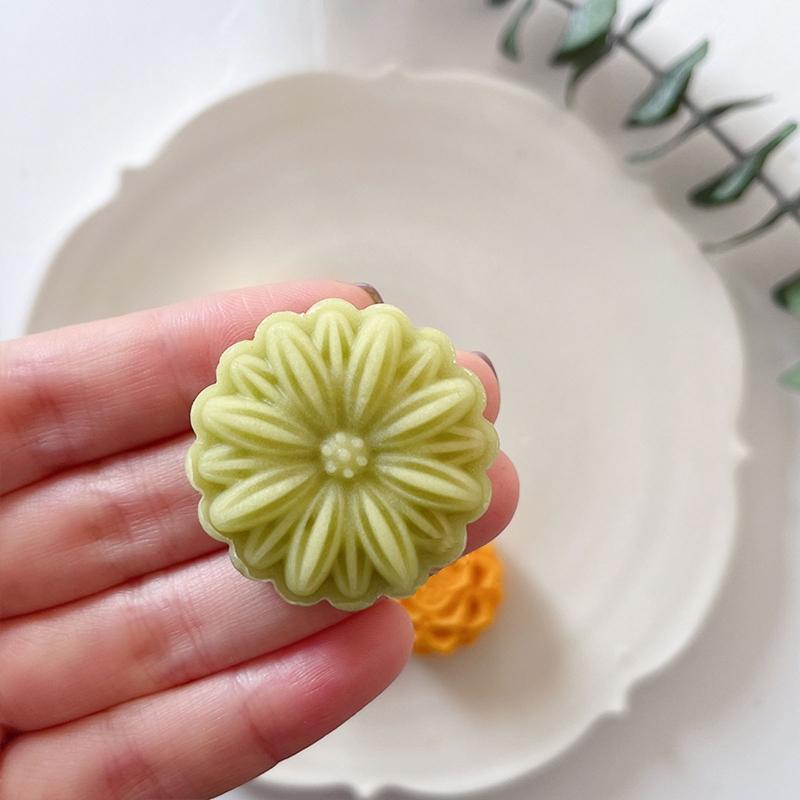 20g Cute Flower Shape Pastry Moulds Mooncake Molds Mooncake Mould Hand Pressure Plastic Material Baking Accessories Tool