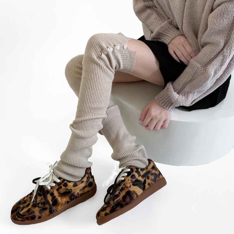 Japanese Ballet Styles Thigh High Leg Warmer Ribbed Knitted Split Buttons Over Knee Footless Socks for Fashionable Women