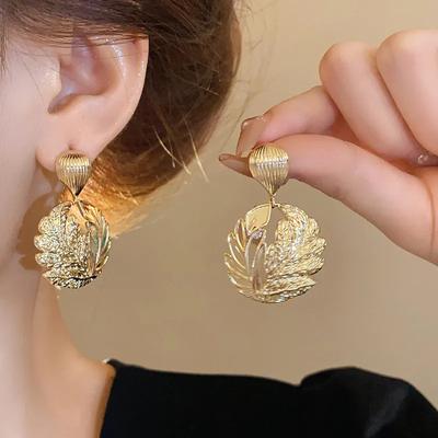 European and American Alloy Pattern Leaf Earrings, Exaggerated High-end Niche Earrings, Personalized Temperament Cold Wind Earrings