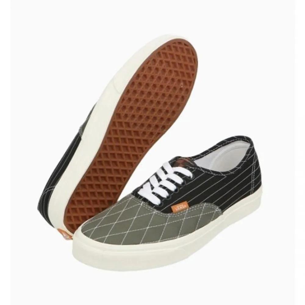 Vans Authentic Mix Utility_VN0A5KRD8D8 727847 3900388 (Mixed Utility)pinstripe-multi 045(225)