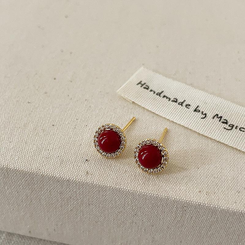 Simple And Compact Ankara Red Zircon Pearl Stud Earrings Women'S French Retro Elegant Fashion Versatile Earrings