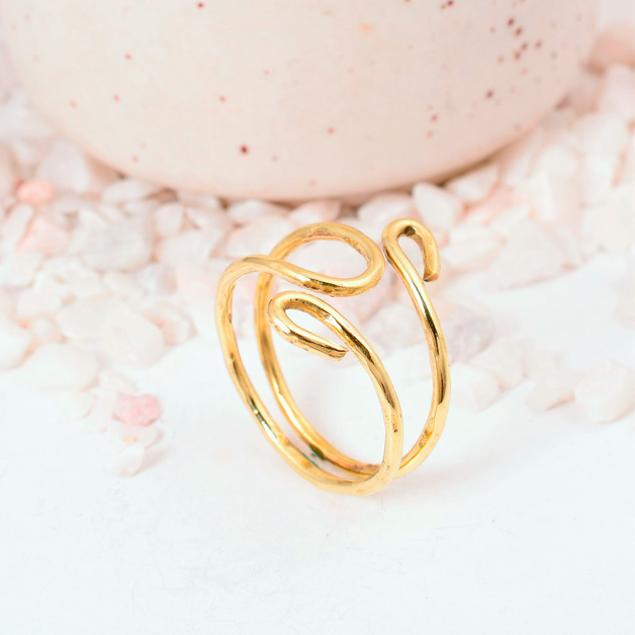 Sculptural Gold S-Curve Wire Ring: Wide, adjustable open-work design, perfect as a bold statement, thumb, or toe ring.
