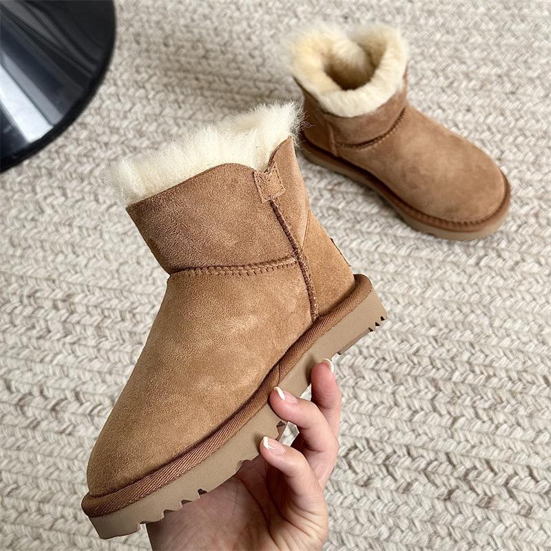Girls' snow boots 2025 autumn and winter new sheepskin and fur integrated short tube piled thickened warm cotton shoes + children's winter shoes