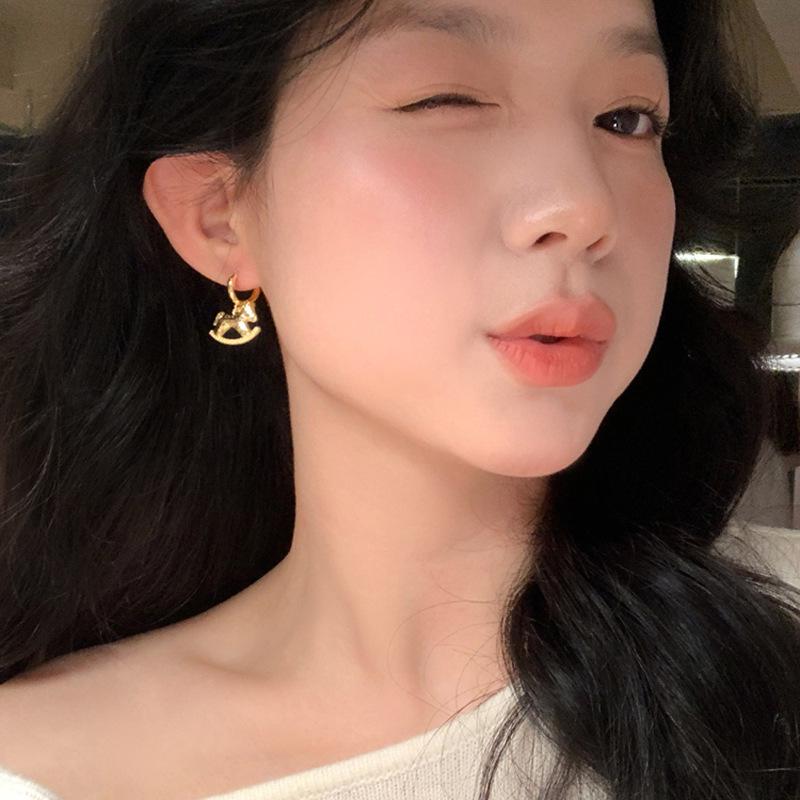 Chic Ice-Crystal Horse Ear Clips: Stylish, Unique, Versatile Earrings for Women