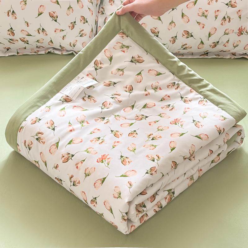 

New Small Flower Summer Cool Quilt - Lightweight Air Conditioning Quilt for Bare Sleep 115x150 cm
