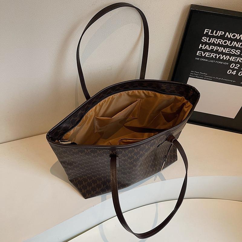 2025 Large Capacity M Letter Autumn/Winter Tote: Versatile European & American Shoulder Handbag