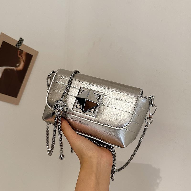 

Модна срібляста маленька квадратна жіноча сумка 2024, нова популярна повсякденна сумка на ланцюжку через плече срібний