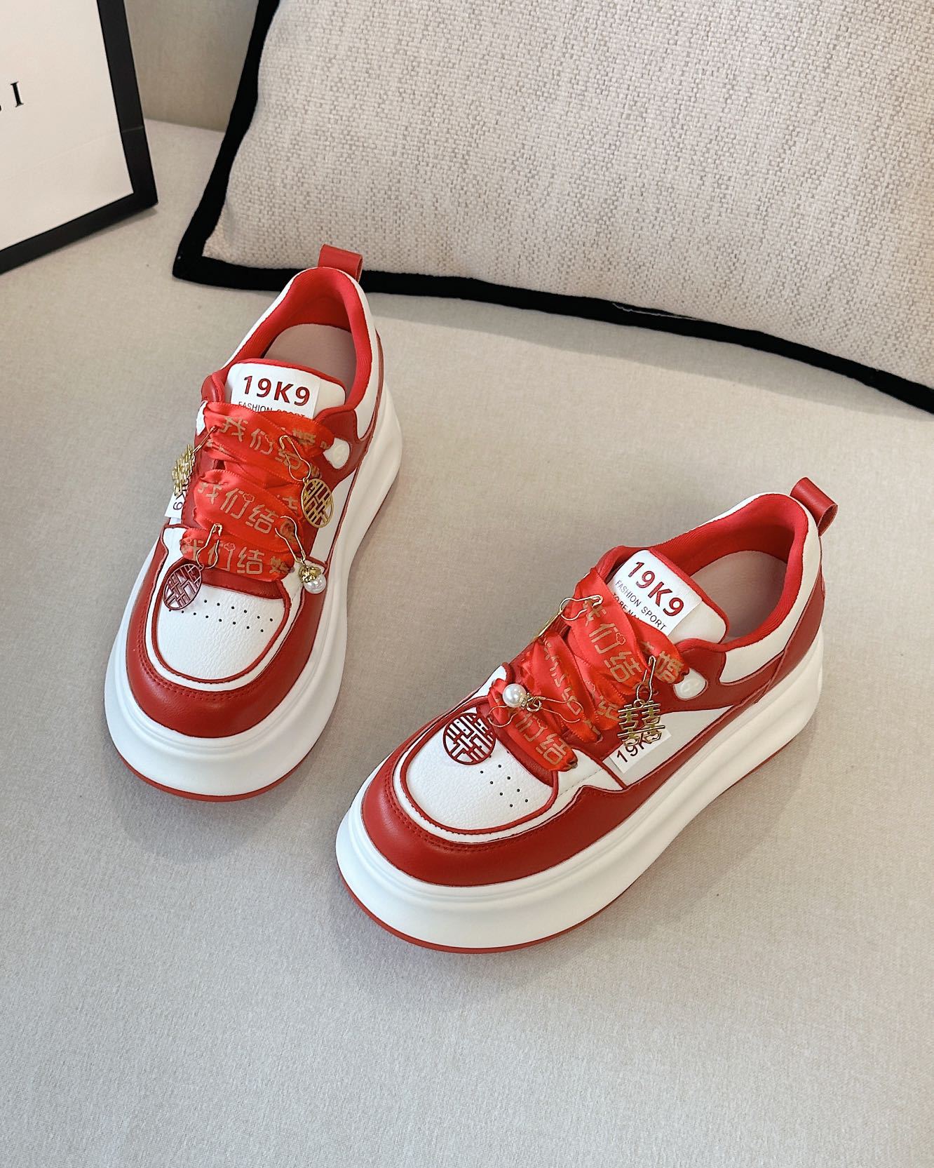 

Ханьфу красные свадебные туфли Сюхэ 2025 новые Туфли на удачу на Новый год платформа увеличение внутренней высоты 7 см кожаные повседневные кеды 40