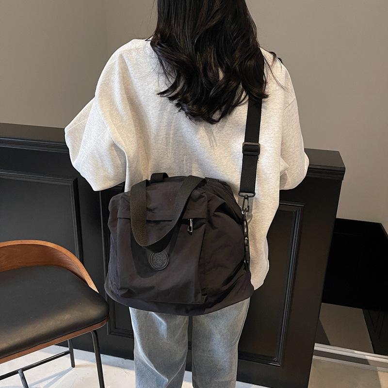 Canvas bag women's large capacity 2025 new spring and summer casual shoulder messenger bag texture class tote bag